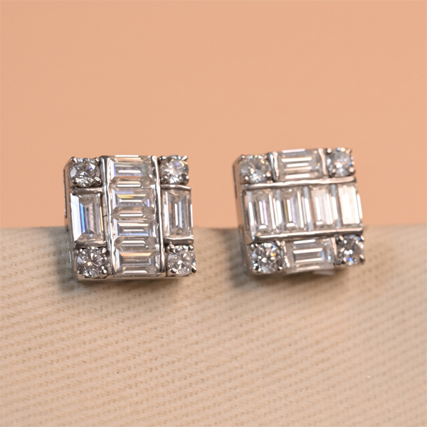 Minimalist Silver Elegance  Solitar Stud 
