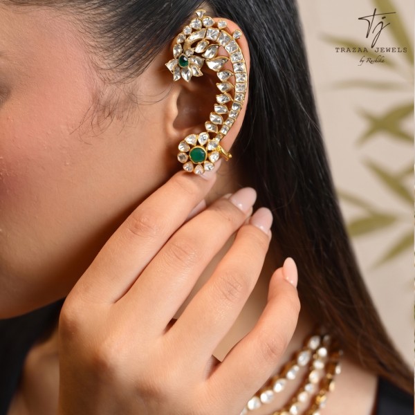 92.5 Silver Claws Earring in Emerlad color 