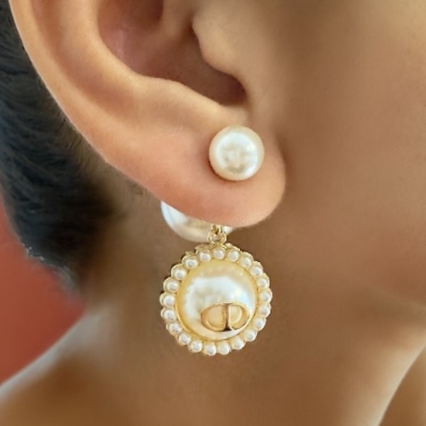 White Pearl Round Shape  Golde Plating Stud