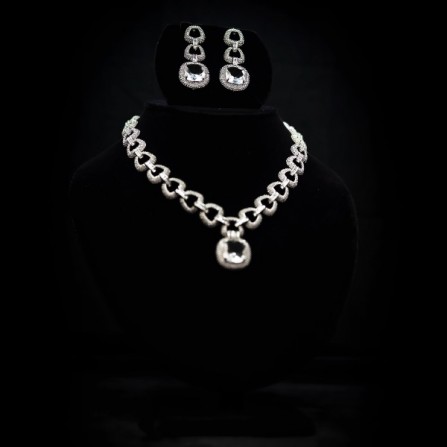 Be Different by Wearing Beautiful Shining  Ad Jewellery Set