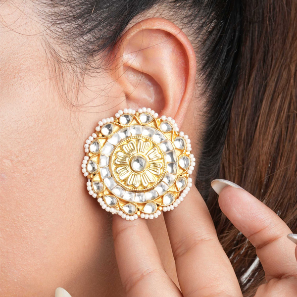 Antique Gold Kundan Studs Earring Antique Gold Kundan Studs Earring