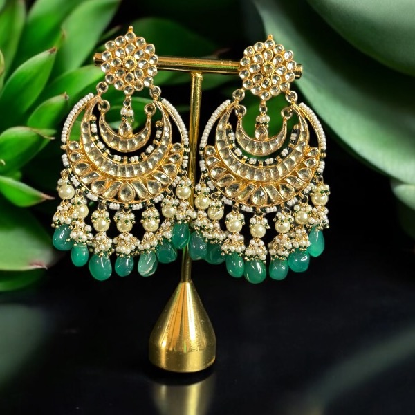 Graceful Earing Where Tradition Meets Trends 