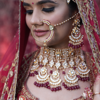 This Maroon Pachi  Kundan Bridal Jewellery Set is the best for your Wedding.
