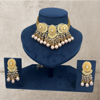 Be Strikingly Gorgeous by Adorning This Kundan Meenakari Necklace Set