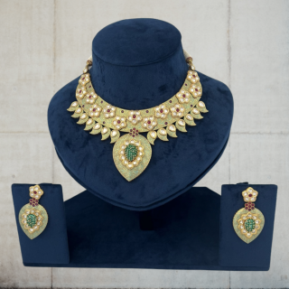 Create that Soft, Mystical Look by Wearing this Meenakari Kundan Necklace