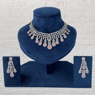 Be the Strikingly Beautiful Diva by Wearing this Heavenly Ad Jewellery Piece