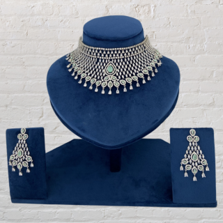Grab all the Attention by Flaunting this Strikingly Beautiful Diamond Set!