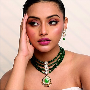 Mysterious Four layer Tumbles Green Necklace Set to Give You the Fantabulous Look