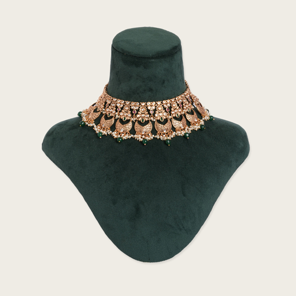 This Antique Choker Set With Tikka is Oozing Gracefulness at it's Best!