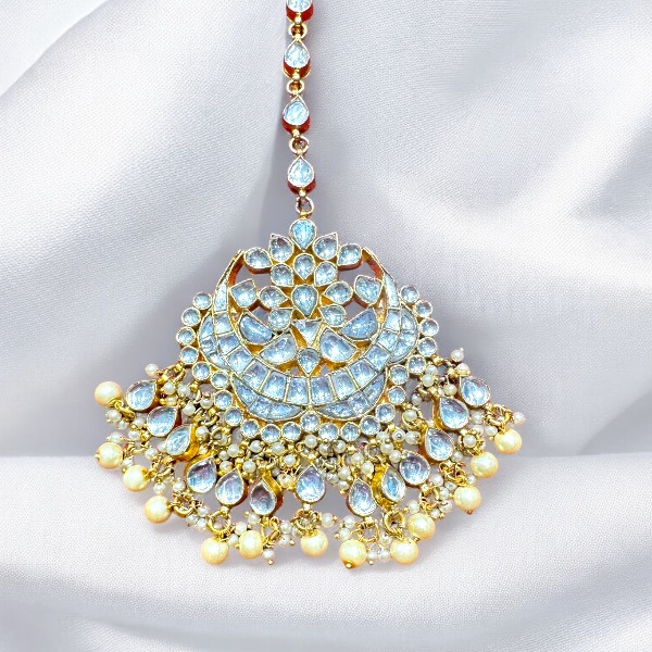 Traditional Pachi Kundan Tikka with Punjabi Tassels Peepal Pati for a Touch of Ethnic Glamour