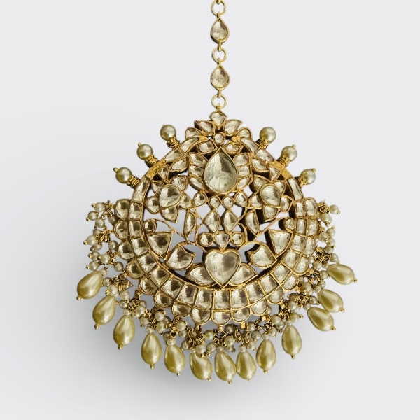 Vintage-Inspired Kundan Maang Tikka with  Golden Pearl 