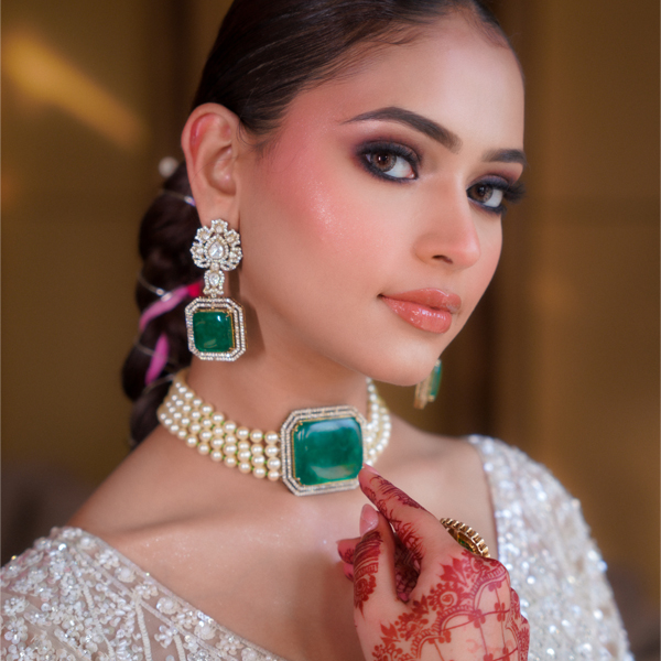 Gleaming Elegance Zircon-Embellished Emerald Necklace Set Gleaming Elegance Zircon-Embellished Emerald Necklace Set