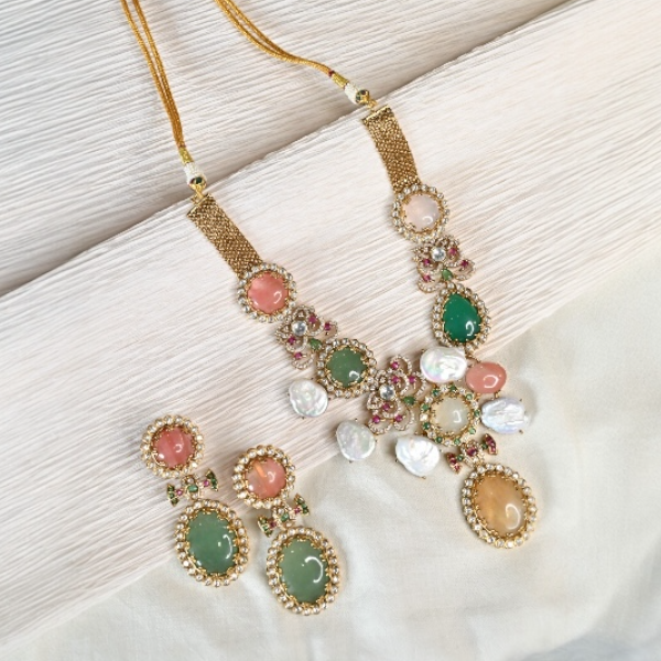 Luxury Traditional Necklace Set with Multicolor Stones