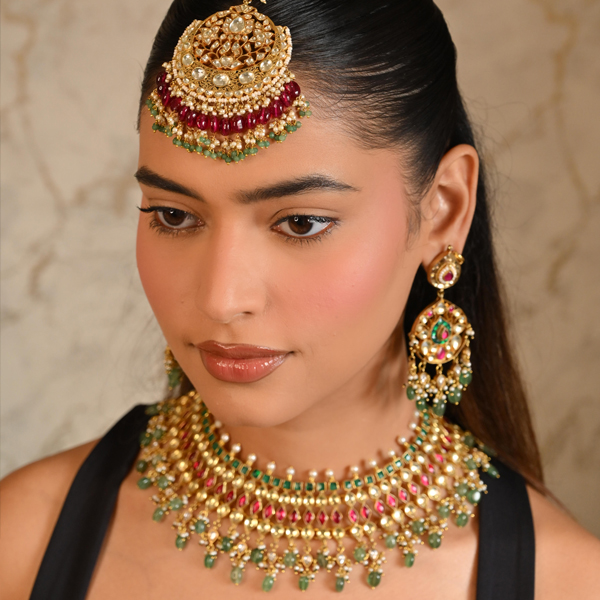Glamorous Kundan Necklace Set Perfect for Every Festivity