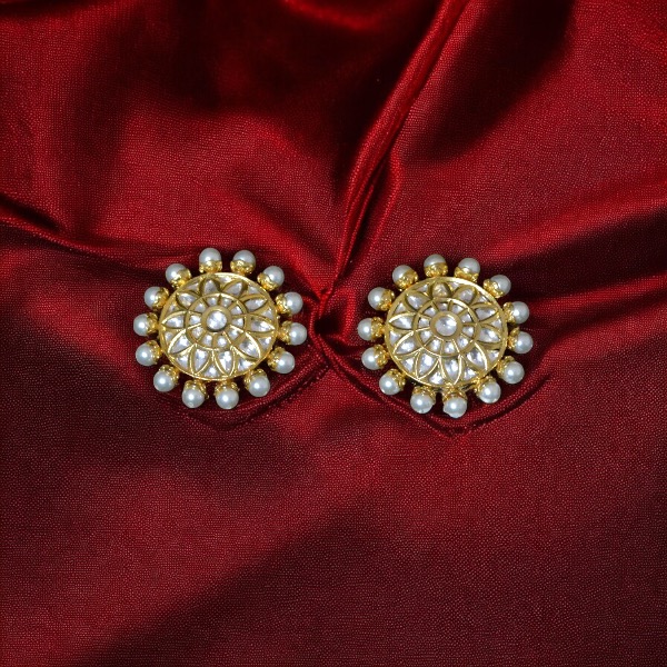 Traditional Kundan Stud Earrings wIth Pearls