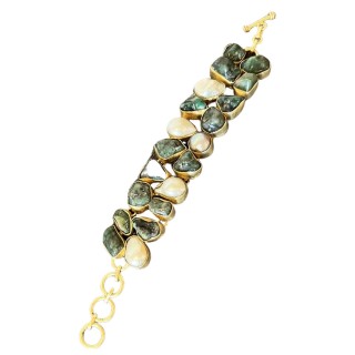 Grab this Elegant Looking Green Natural Stone Bracelet and Embrace it With Love