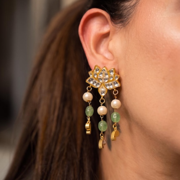 Fresh pearls and aventurine green beads drop earring 
