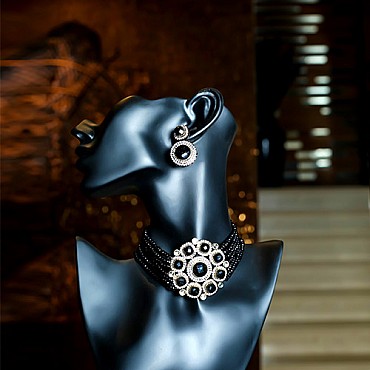 Grab All the Limelight by Wearing This Alluring Black Victorian Polished Choker Set