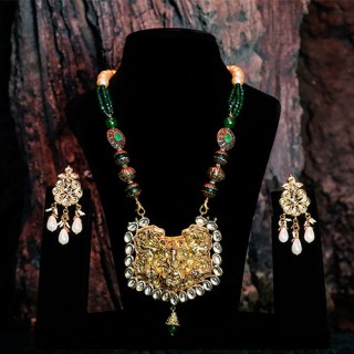 Try Out Something Vintage and Divine Looking Kundan Temple Set