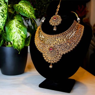 This Antique Choker Set With Tikka is Oozing Gracefulness at it's Best!