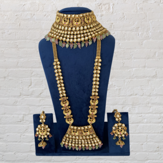 Grab this Eye Catching Kundan Studded Bridal Set and be the Most Graceful Bride Ever!
